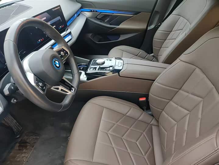 BMW i5 2024 2024款 eDrive 35L M运动套装