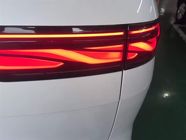 BYD Xia 2025 2025款 DM-i 1.5T 180km 卓越型