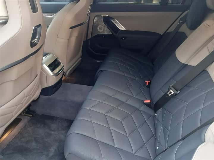 BMW i7 2023 2023款 M70L