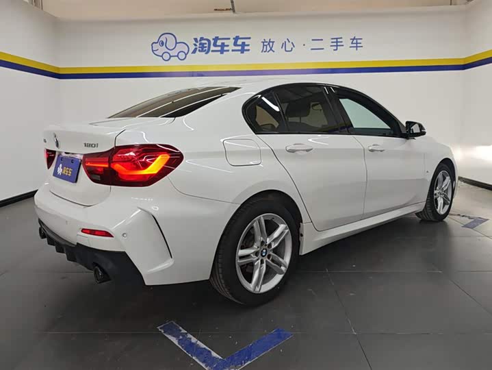 BMW 1 Series 2023 2023款 120i M运动曜夜版