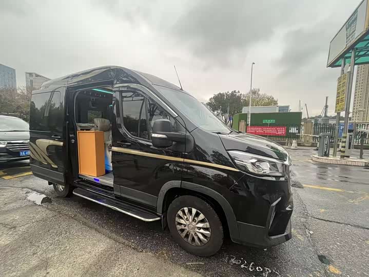 Maxus V90 2020 2020款 2.0TAMT运杰版前驱后单胎短轴高顶6座