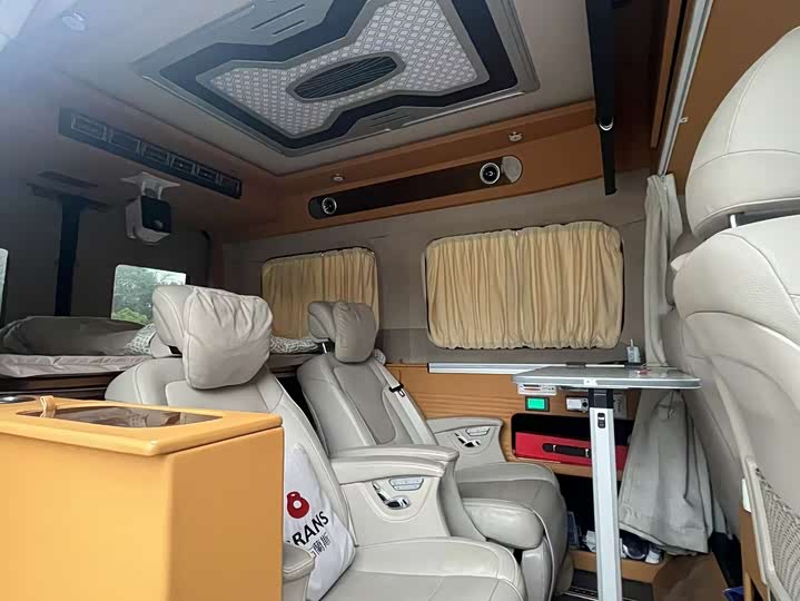 Maxus V90 2020 2020款 2.0TAMT运杰版前驱后单胎短轴高顶6座