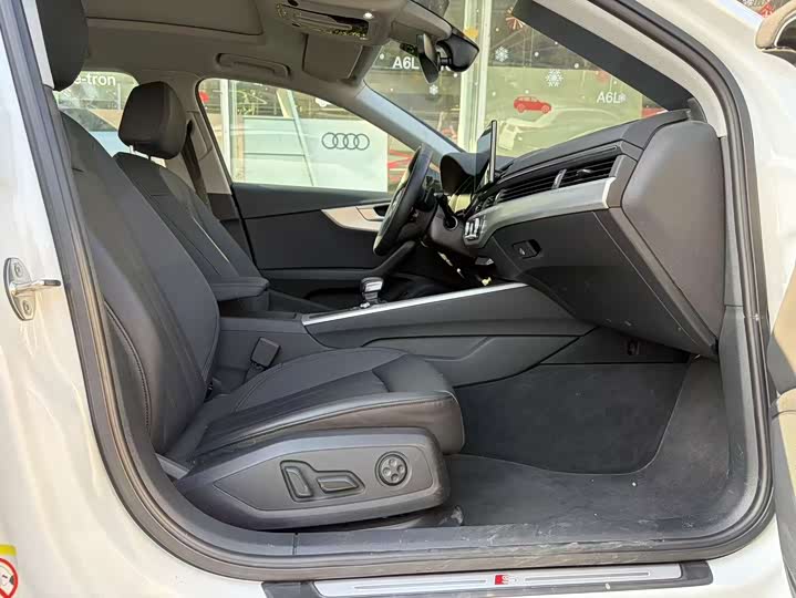 Audi A4 2023 2023款 Avant 40 TFSI 时尚动感型