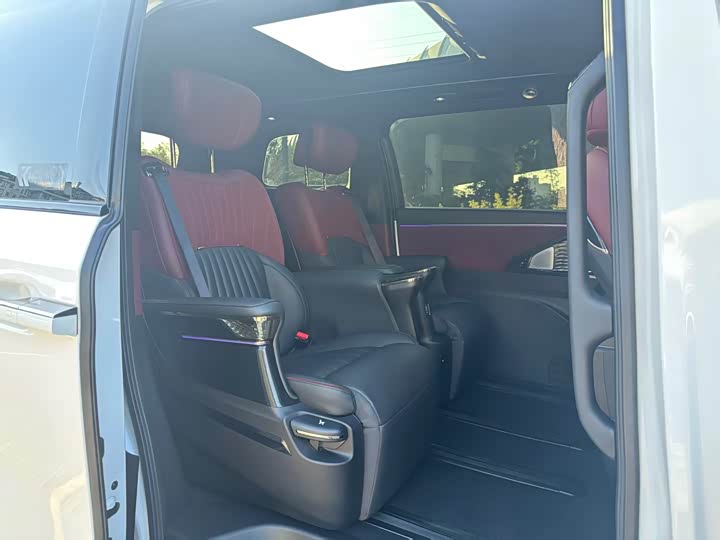 GAC Trumpchi M8 2024 2024款 宗师系列 400T 至尊版