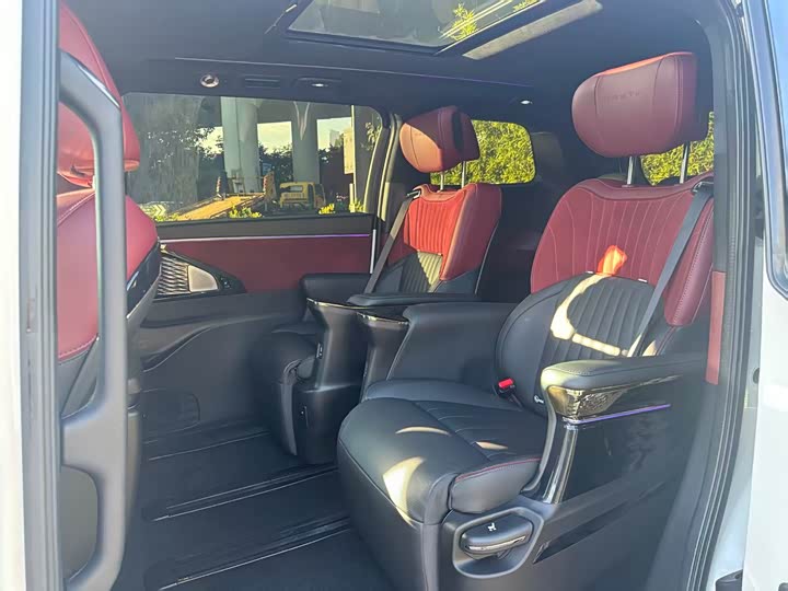 GAC Trumpchi M8 2024 2024款 宗师系列 400T 至尊版