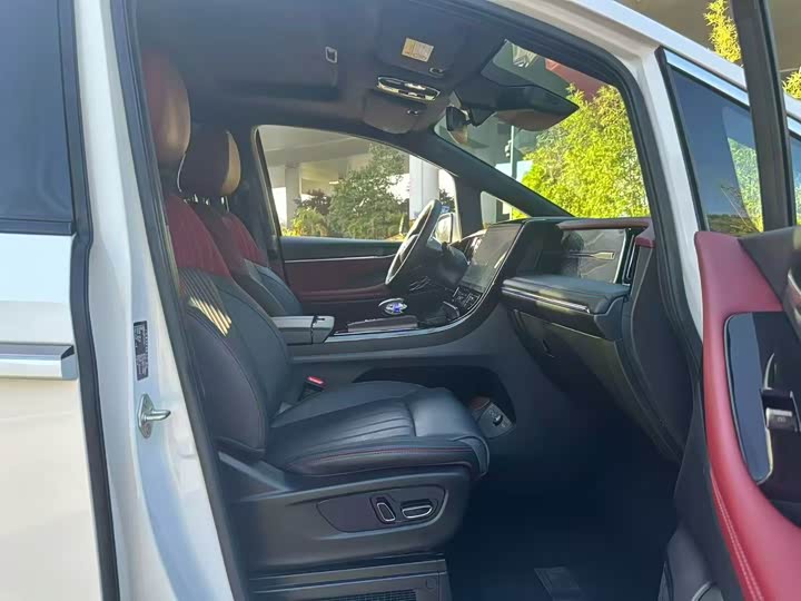 GAC Trumpchi M8 2024 2024款 宗师系列 400T 至尊版