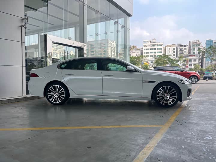 Jaguar XF L 2024 2024款 2.0T P250 两驱尊享豪华版