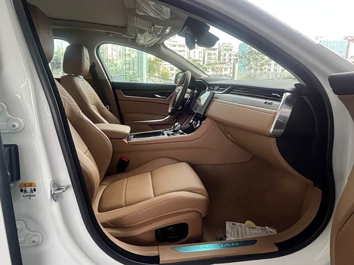 Jaguar XF L 2024 2024款 2.0T P250 两驱尊享豪华版