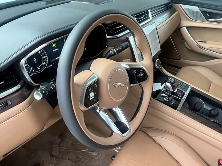 Jaguar XF L 2024 2024款 2.0T P250 两驱尊享豪华版