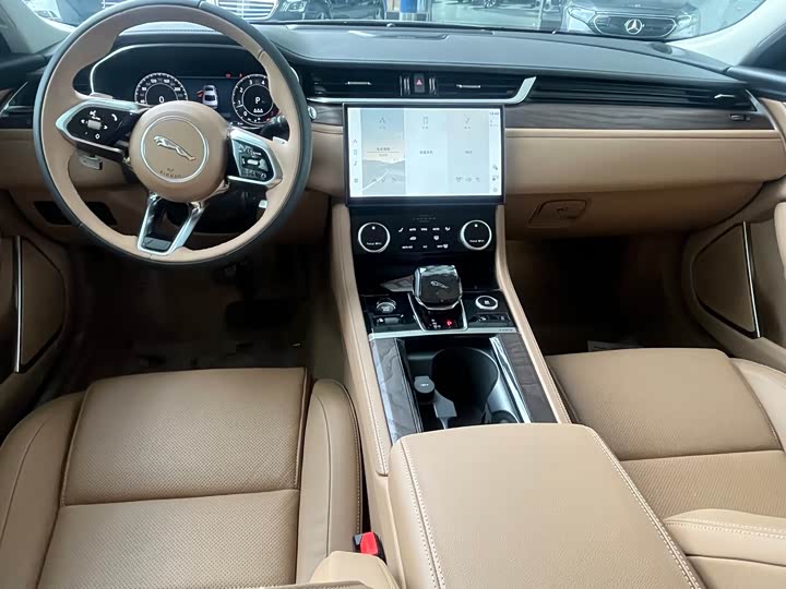 Jaguar XF L 2024 2024款 2.0T P250 两驱尊享豪华版
