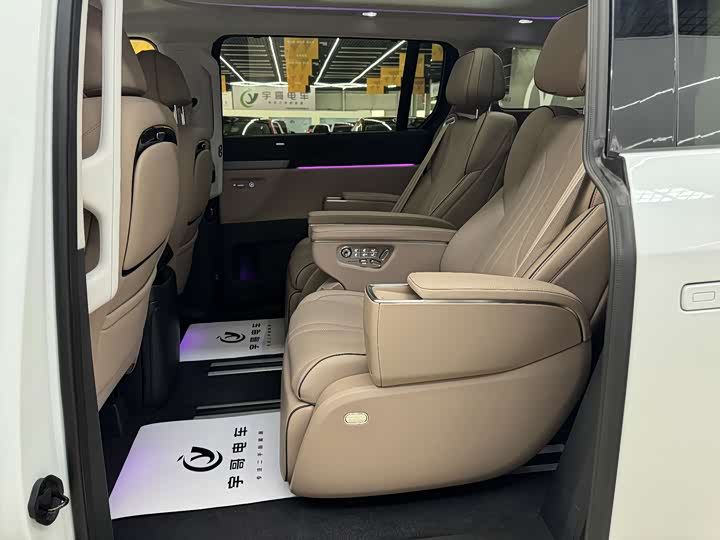 XPeng X9 2025 2025款 纯电 740超长续航 Max