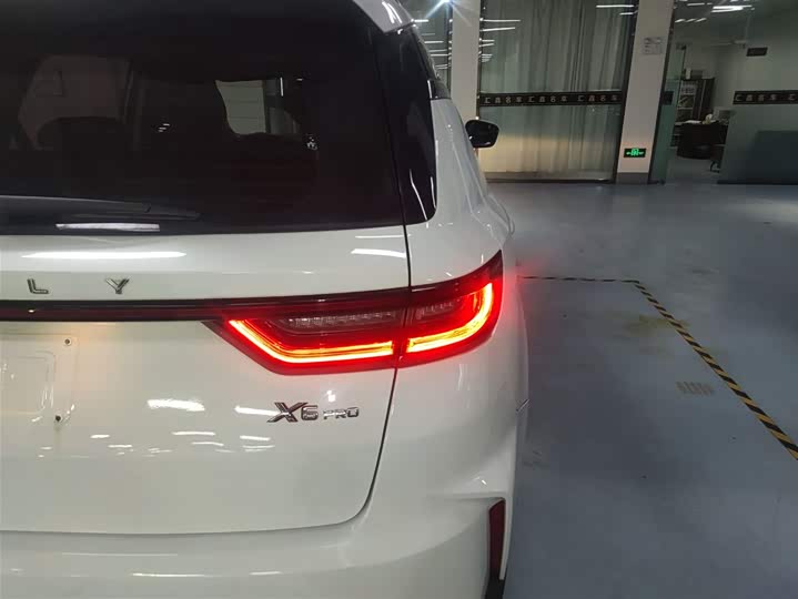 Geely Vision X6 2021 2021款 PRO 1.4T 自动尊贵型