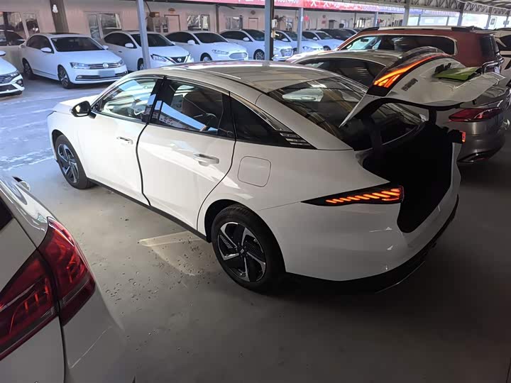 Geely Galaxy L6 2025 2025款 EM-i 140km 探索+版