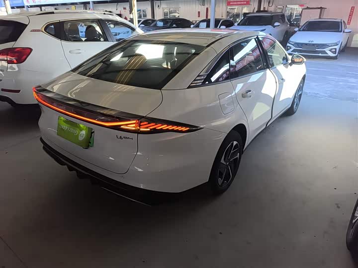 Geely Galaxy L6 2025 2025款 EM-i 140km 探索+版