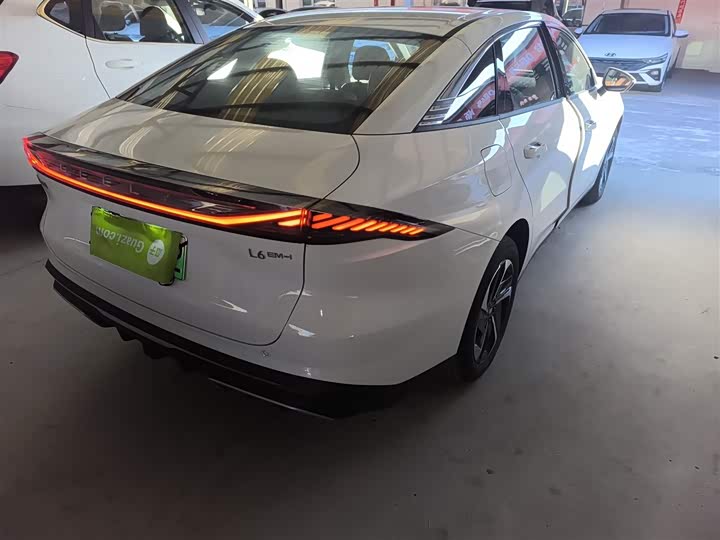 Geely Galaxy L6 2025 2025款 EM-i 140km 探索+版