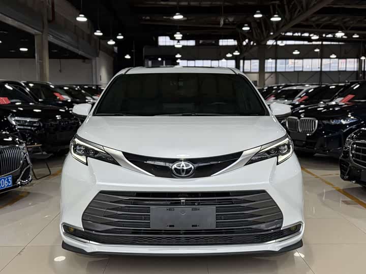 Toyota Sienna 2024 2024款 2.5L混动 臻享尊贵版