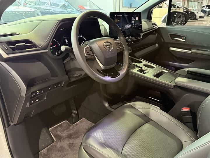 Toyota Sienna 2024 2024款 2.5L混动 臻享尊贵版