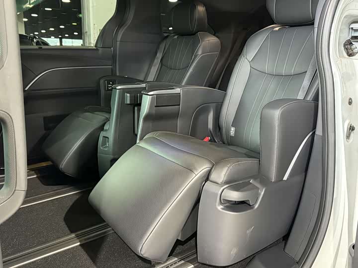 Toyota Sienna 2024 2024款 2.5L混动 臻享尊贵版