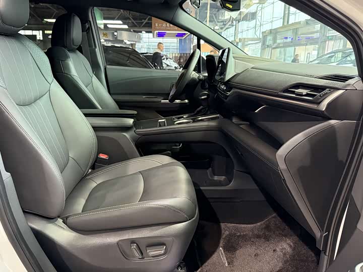 Toyota Sienna 2024 2024款 2.5L混动 臻享尊贵版