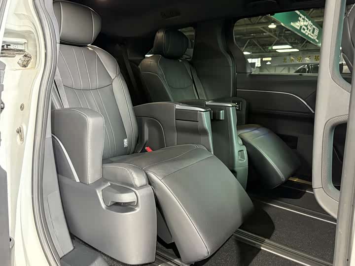 Toyota Sienna 2024 2024款 2.5L混动 臻享尊贵版