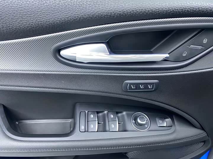 Alfa Romeo Stelvio 2023 2023款 2.0T 280HP Veloce赛道版