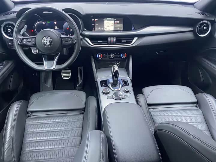 Alfa Romeo Stelvio 2023 2023款 2.0T 280HP Veloce赛道版