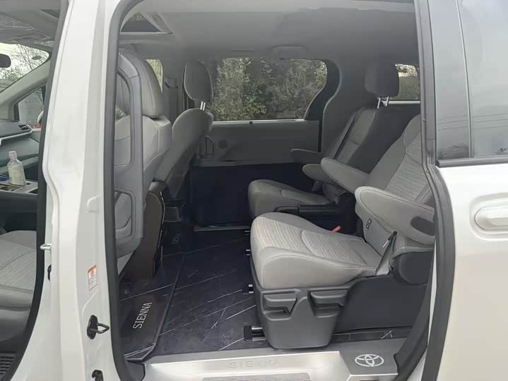 Toyota Sienna 2024 2024款 2.5L混动 舒适版