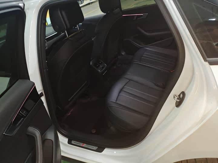 Audi A4L 2025 2025款 200万辆悦享版 40 TFSI 豪华动感型