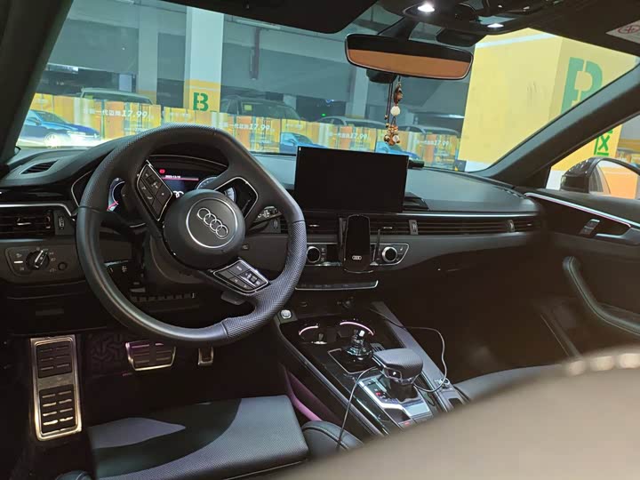 Audi A4L 2025 2025款 200万辆悦享版 40 TFSI 豪华动感型