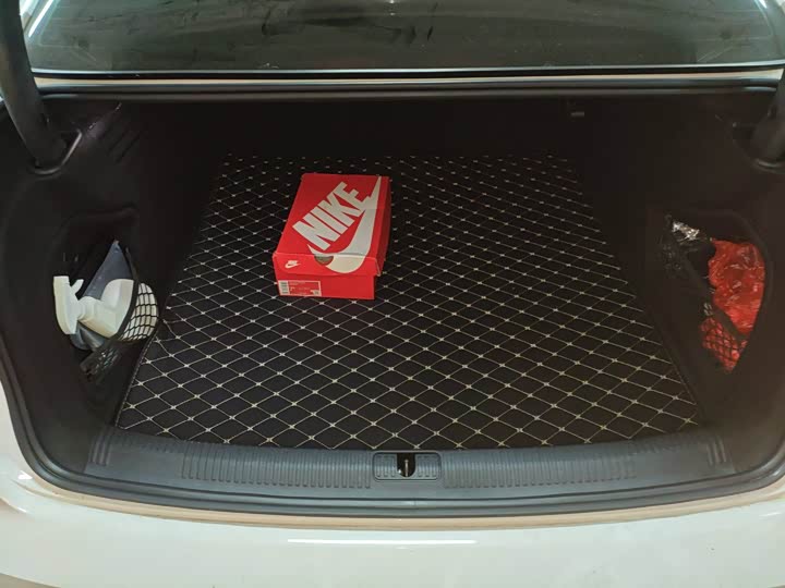 Audi A4L 2025 2025款 200万辆悦享版 40 TFSI 豪华动感型