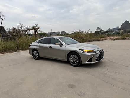 2025 Lexus ES
