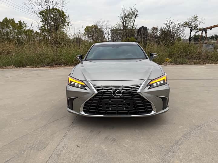 2025 Lexus ES