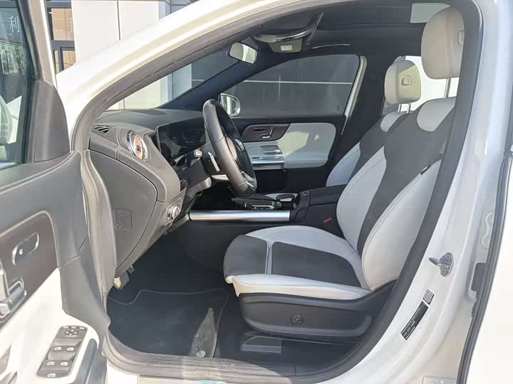 Mercedes-Benz EQA 2022 2022款 EQA 300 4MATIC 首发特别版