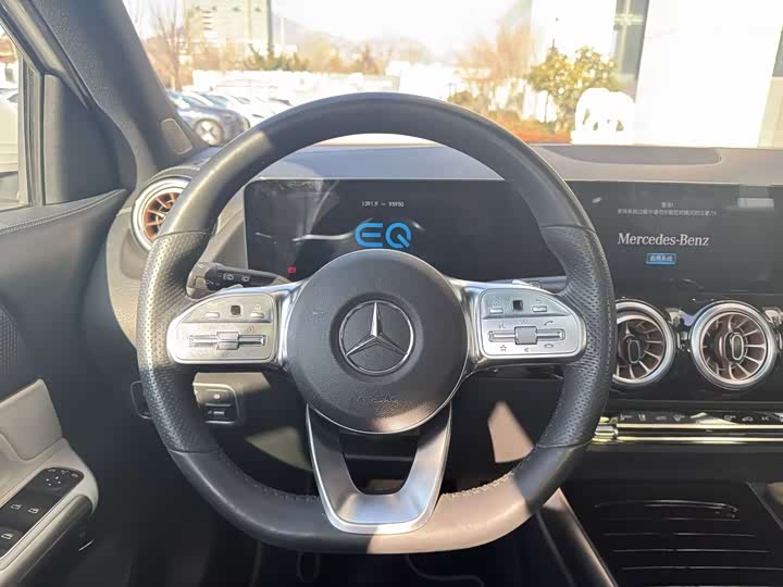 Mercedes-Benz EQA 2022 2022款 EQA 300 4MATIC 首发特别版