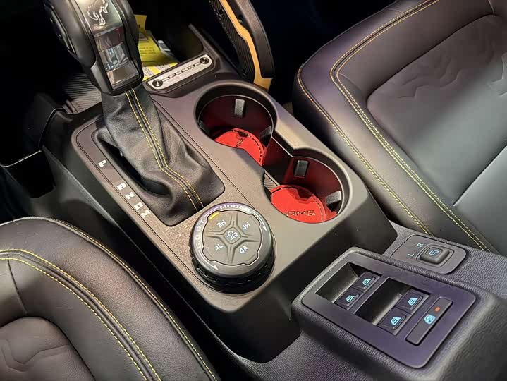 Ford Bronco 2024 2024款 2.3T 荒地