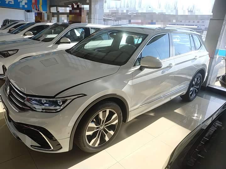Volkswagen Tiguan L Pro 2024 2024款 出众款 330TSI 自动两驱R-Line龙耀版