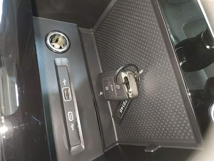 Volkswagen Tiguan L Pro 2024 2024款 出众款 330TSI 自动两驱R-Line龙耀版