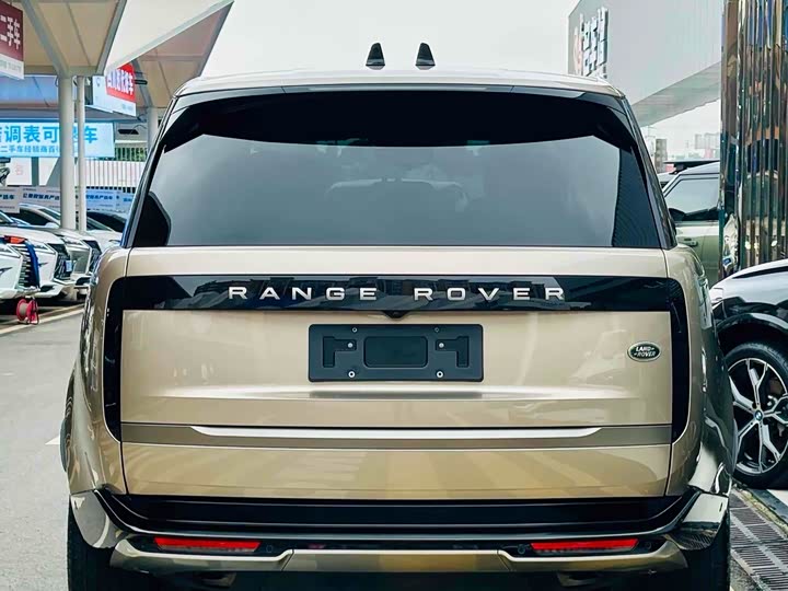 Land Rover Range Rover 2025 2025款 3.0 L6 400PS 盛世加长版