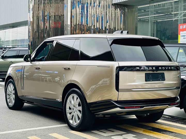 Land Rover Range Rover 2025 2025款 3.0 L6 400PS 盛世加长版