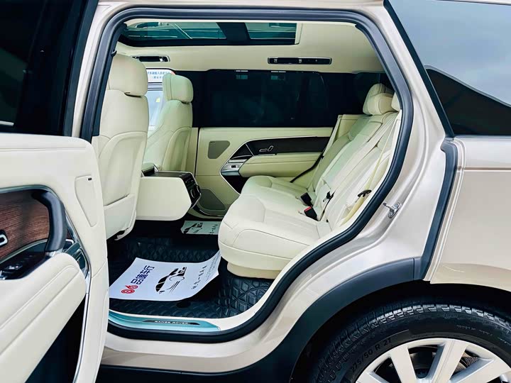 Land Rover Range Rover 2025 2025款 3.0 L6 400PS 盛世加长版