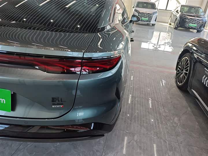 BYD Han L 2025 2025款 DM-p 四驱激光雷达旗舰型