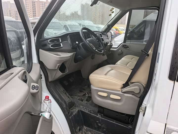Ford Transit New 2021 2021款 2.2T手动厢式货车Pro5.9米长轴后双胎3座高顶国VI