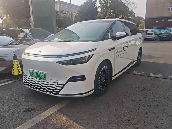 XPeng X9 2025 2025款 纯电 740超长续航 Max