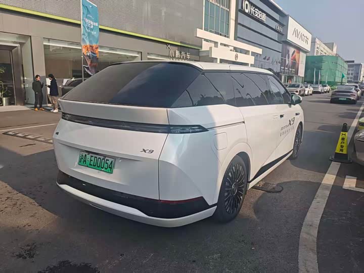 XPeng X9 2025 2025款 纯电 740超长续航 Max