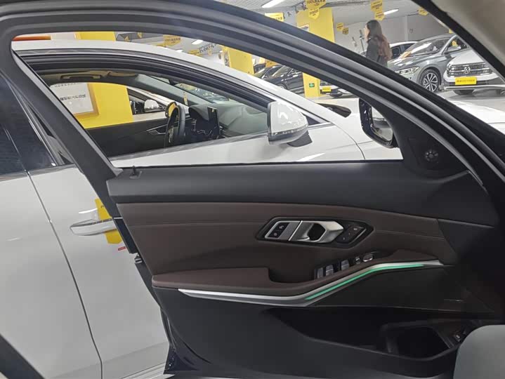 BMW 3 Series 2025 2025款 330Li 尊享型 M运动曜夜套装