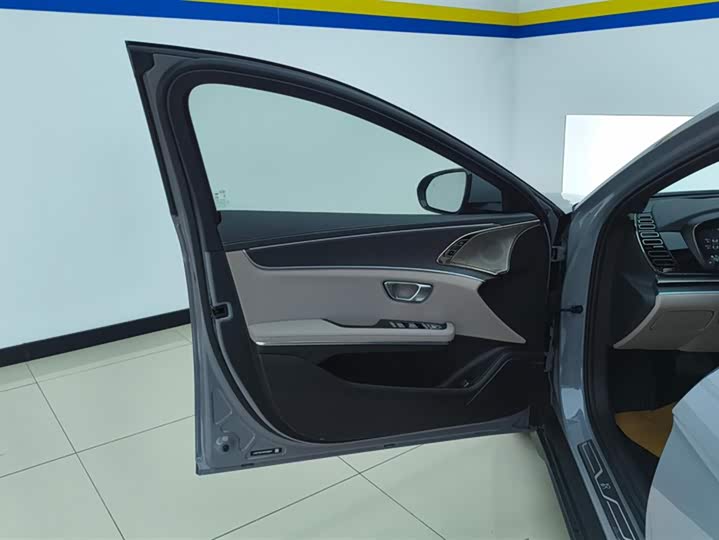 BYD Han 2025 2025款 DM-i 智驾版 125KM激光雷达旗舰型