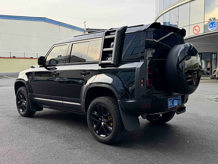 Land Rover Defender 2025 2025款 110 3.0T P400 暗黑特别版