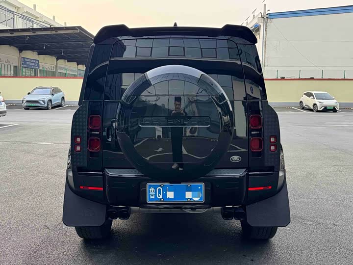 Land Rover Defender 2025 2025款 110 3.0T P400 暗黑特别版