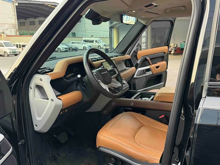 Land Rover Defender 2025 2025款 110 3.0T P400 暗黑特别版