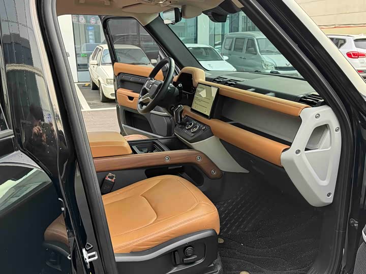Land Rover Defender 2025 2025款 110 3.0T P400 暗黑特别版